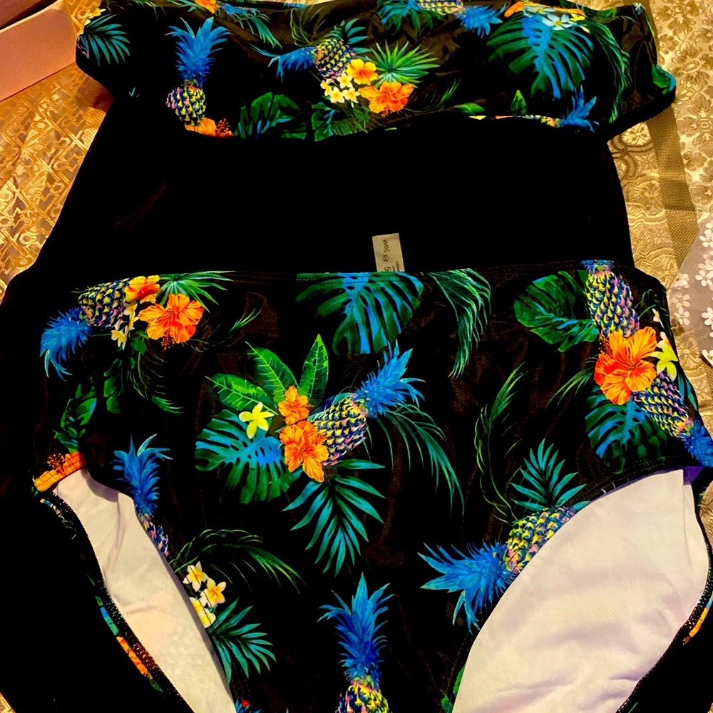 A lot of swim suit Brand . Sizes s ti 3x